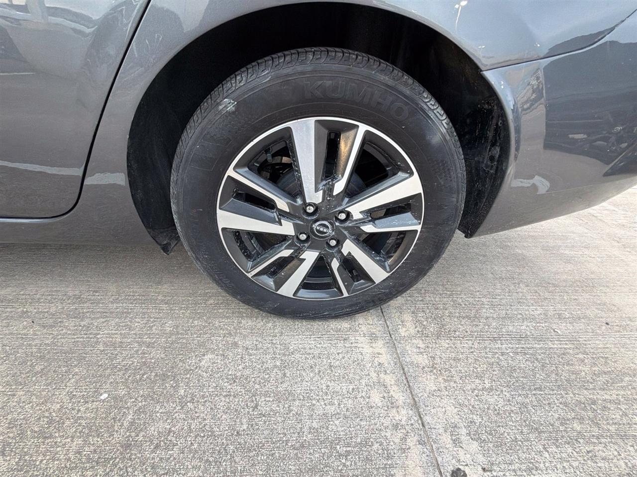 Nissan Versa SV 2025