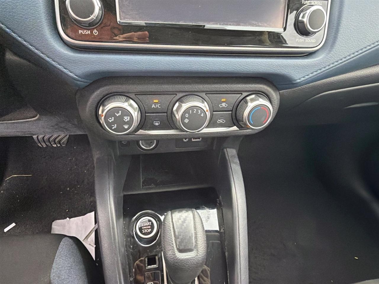 Nissan Versa SV 2025