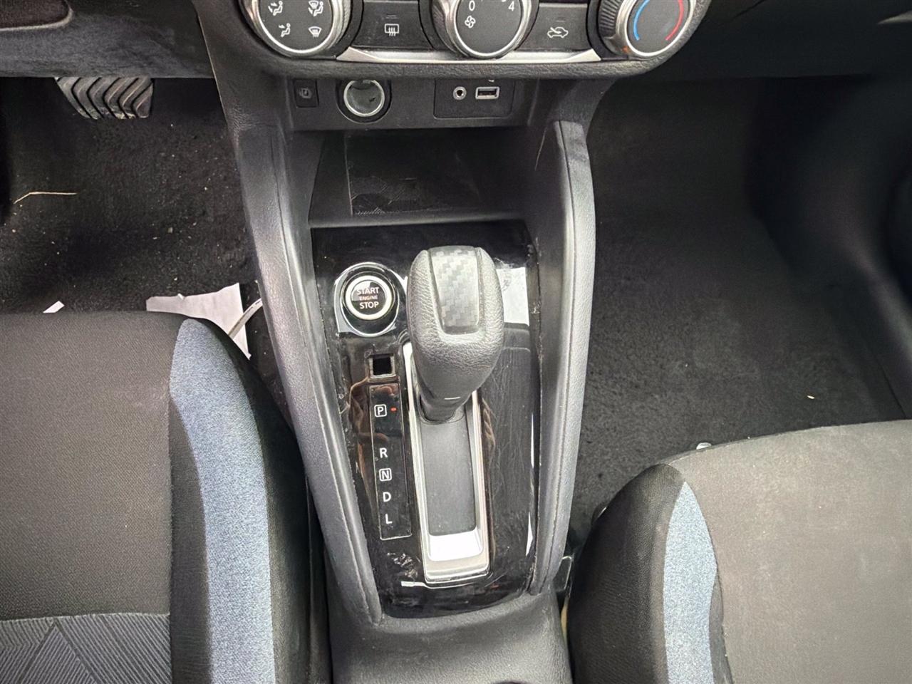 Nissan Versa SV 2025