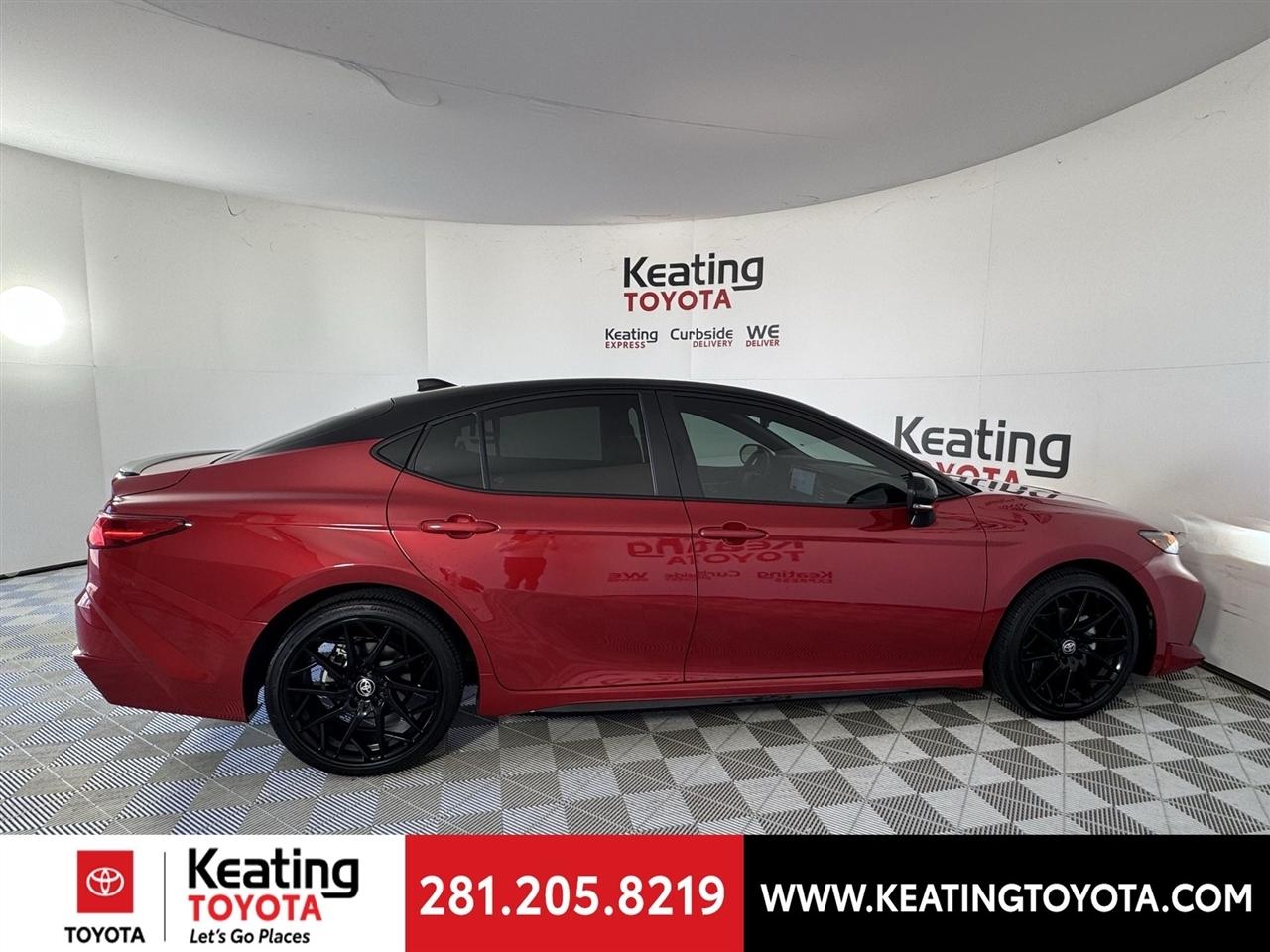 Toyota Camry Hybrid XLE 2026