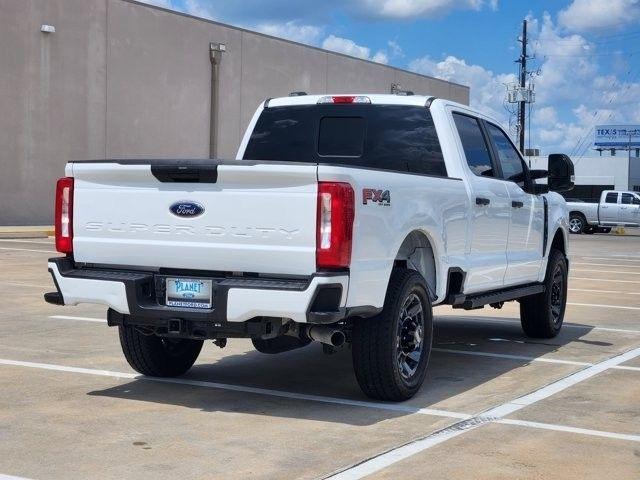 Ford F-250 SD XL Crew Cab 4WD 2026