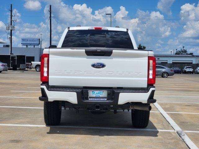 Ford F-250 SD XL Crew Cab 4WD 2026