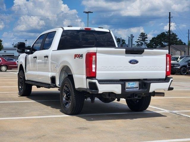 Ford F-250 SD XL Crew Cab 4WD 2026