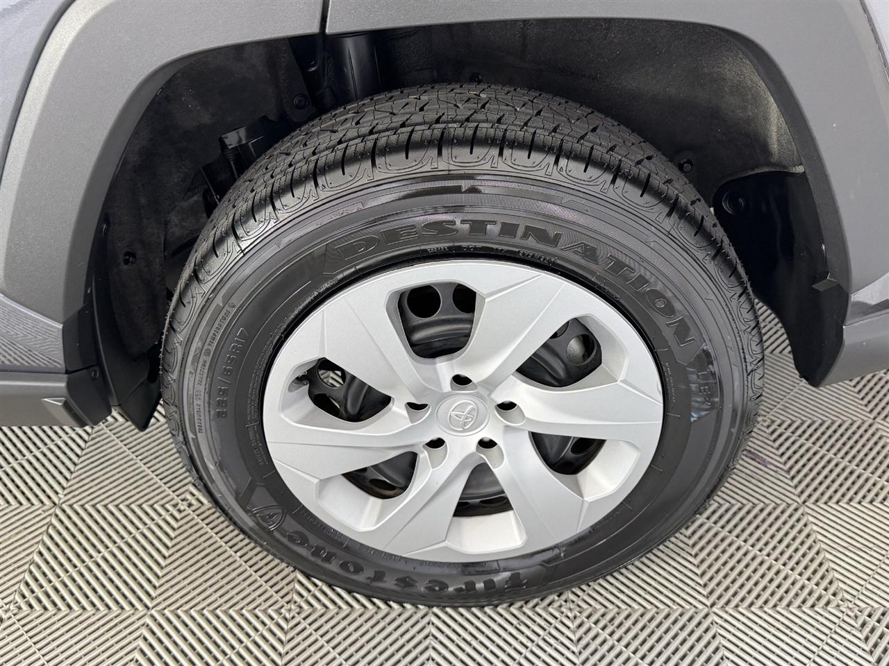 Toyota RAV4 LE AWD 2025