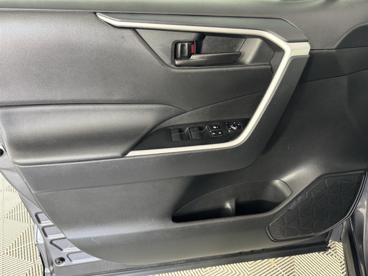 Toyota RAV4 LE AWD 2025