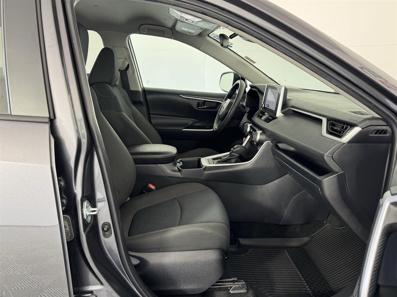 Toyota RAV4 LE AWD 2025
