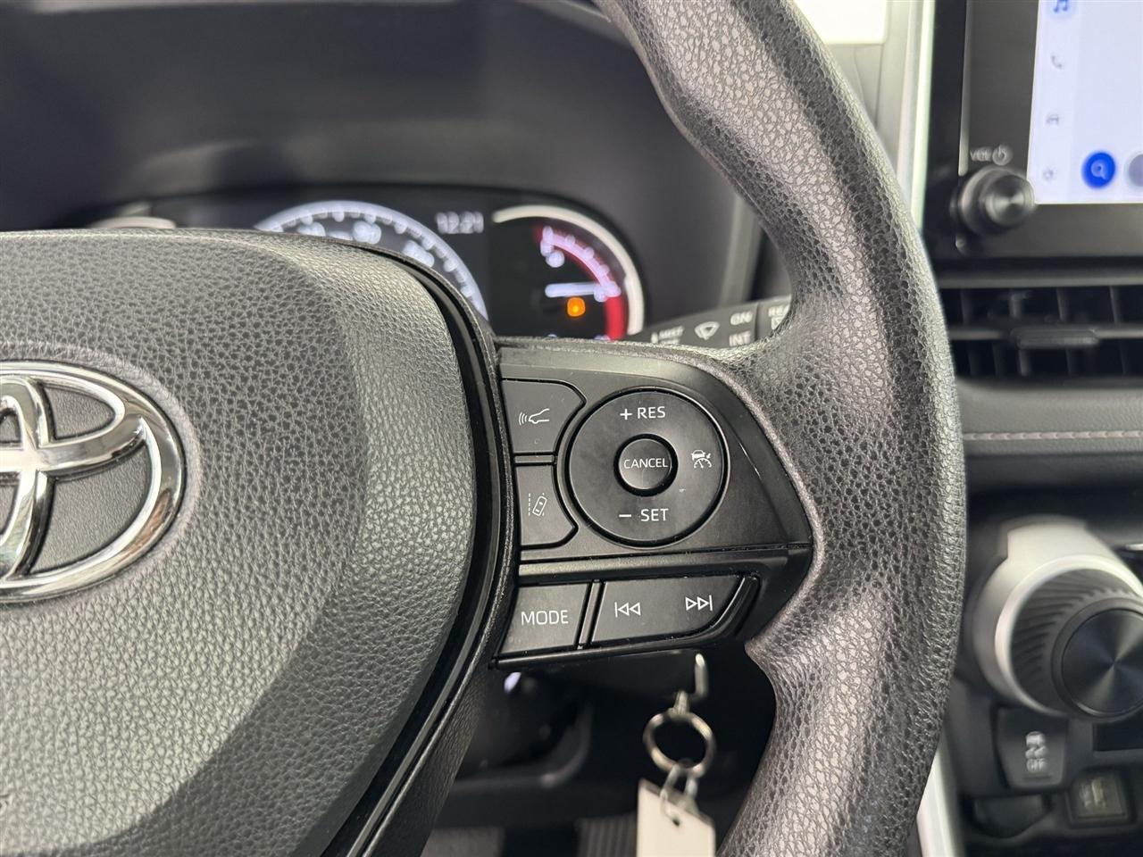 Toyota RAV4 LE AWD 2025