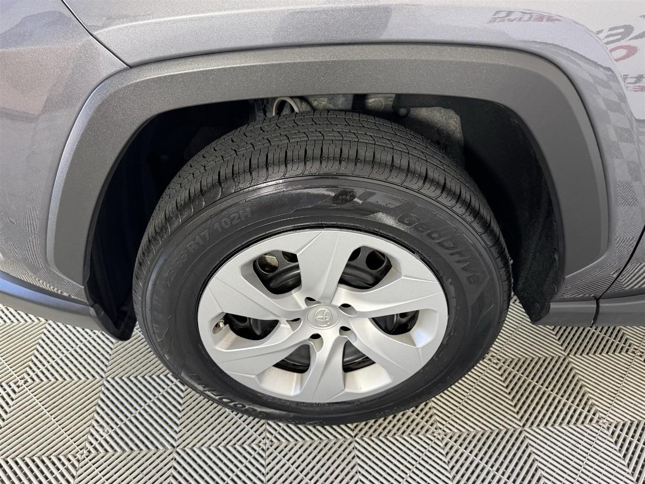 Toyota RAV4 LE AWD 2025