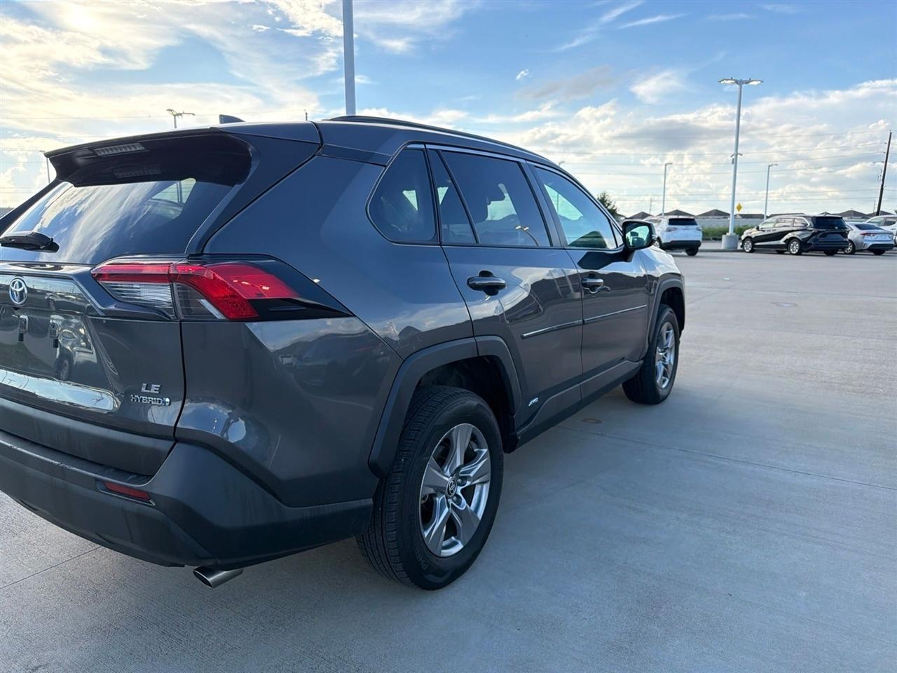 Toyota RAV4 Hybrid LE 2024