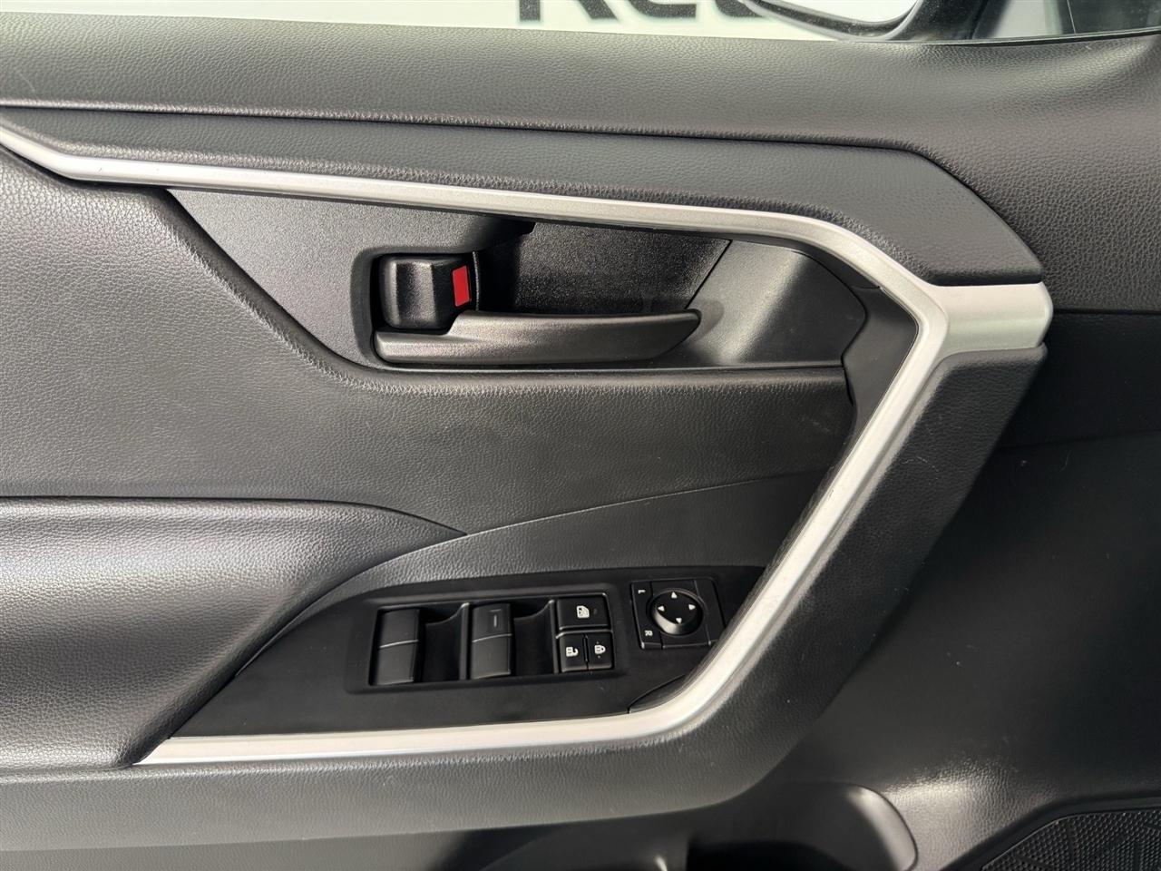 Toyota RAV4 Hybrid LE 2024