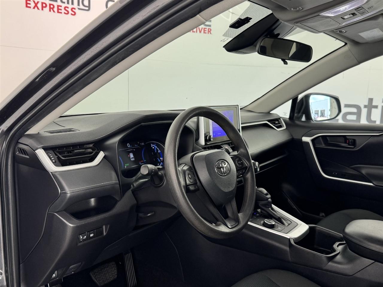 Toyota RAV4 Hybrid LE 2024