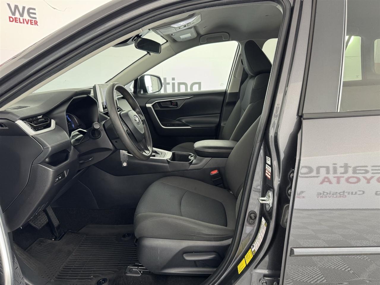 Toyota RAV4 Hybrid LE 2024