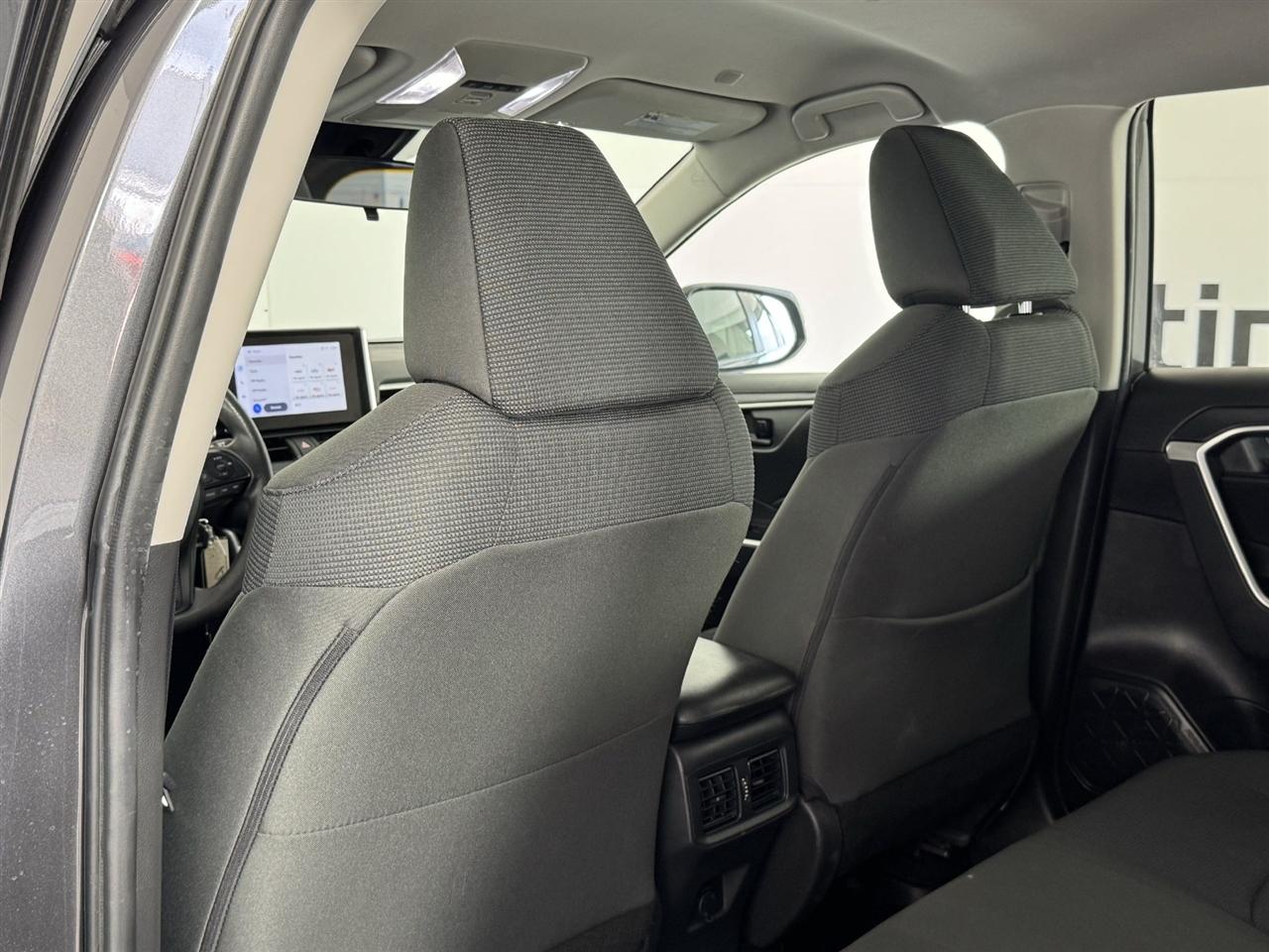 Toyota RAV4 Hybrid LE 2024