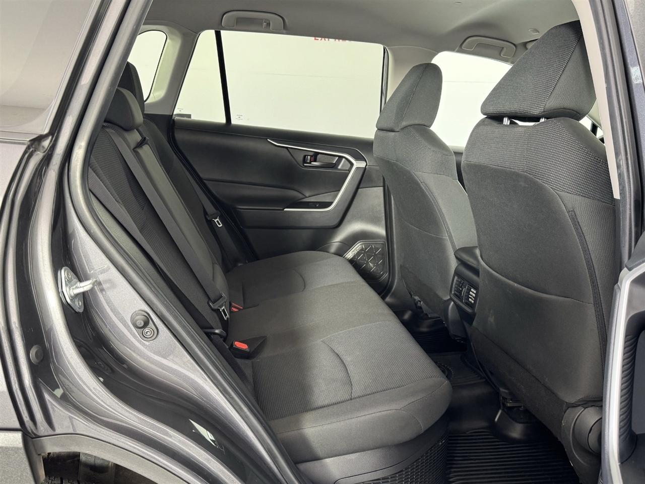 Toyota RAV4 Hybrid LE 2024