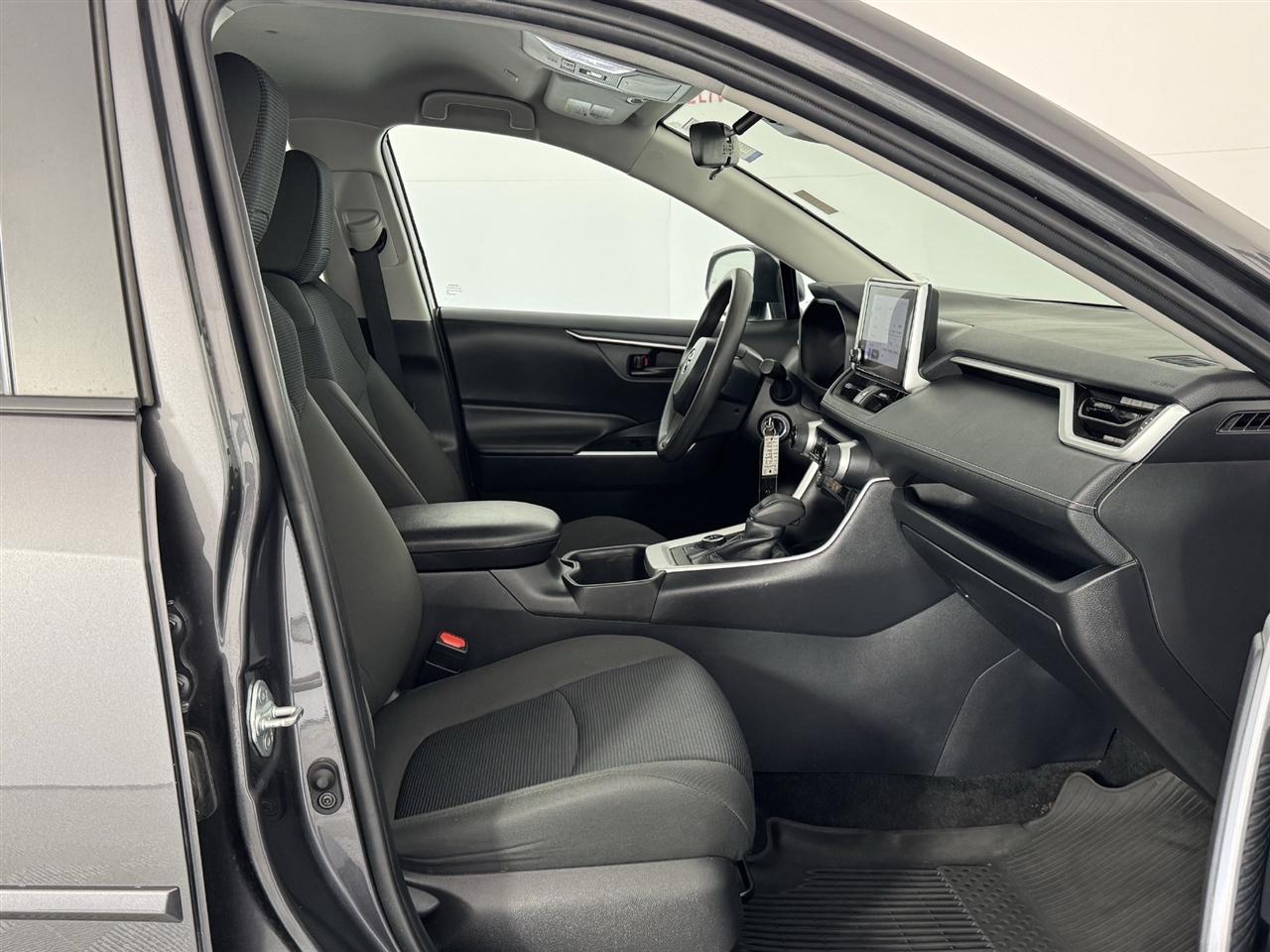 Toyota RAV4 Hybrid LE 2024