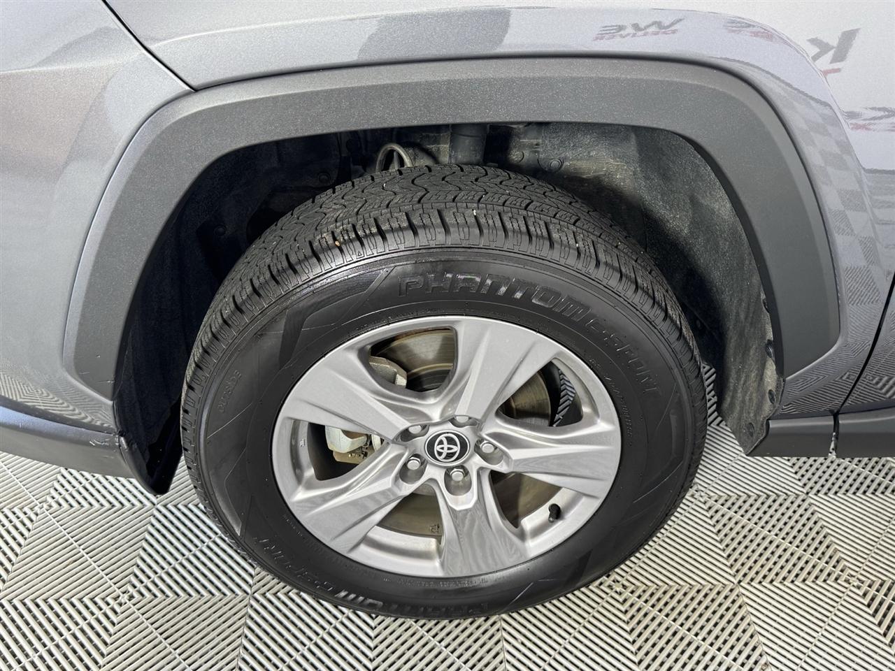 Toyota RAV4 Hybrid LE 2024