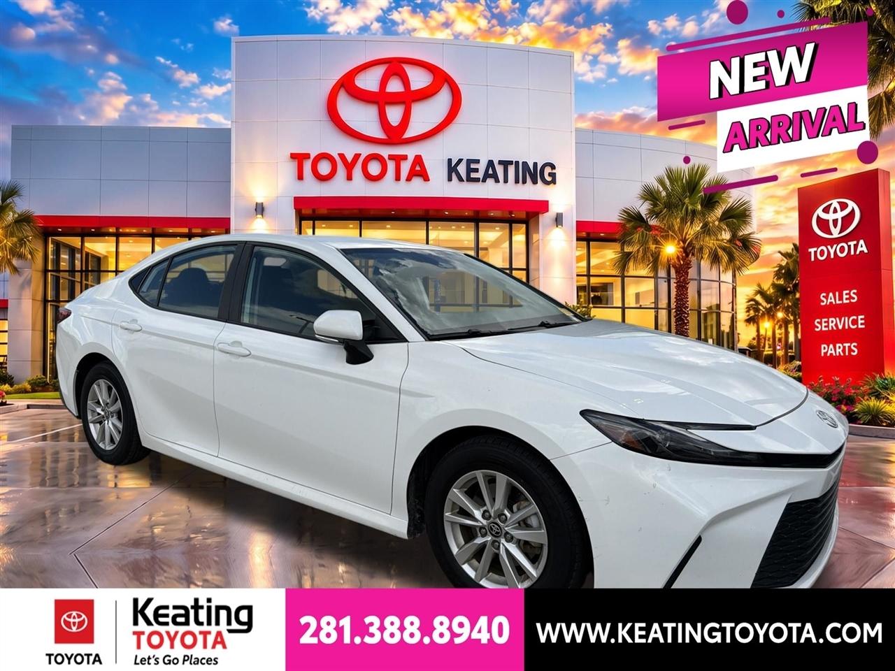 Toyota Camry Hybrid XLE 2025