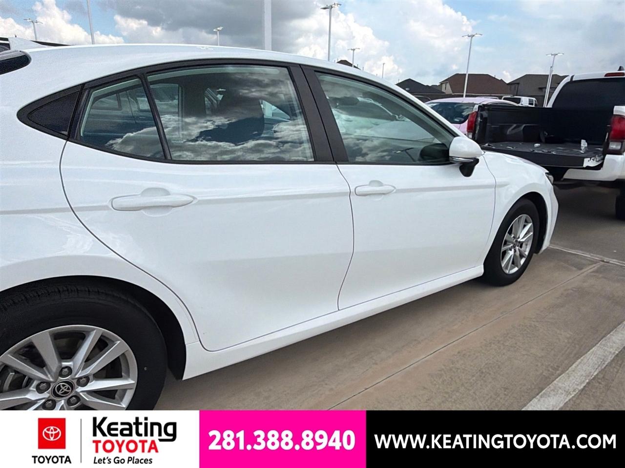 Toyota Camry Hybrid XLE 2025