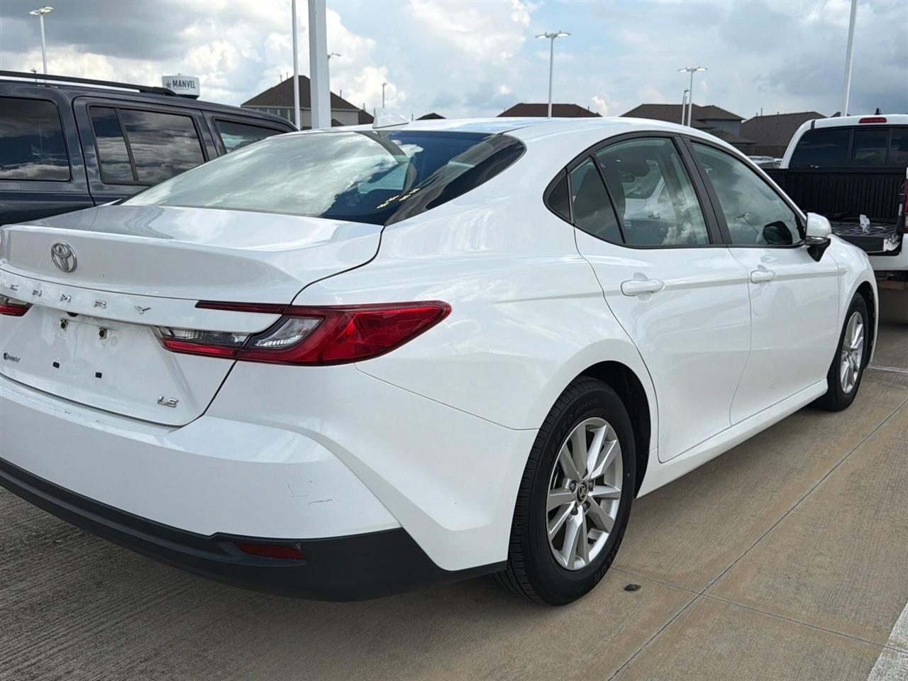 Toyota Camry Hybrid XLE 2025