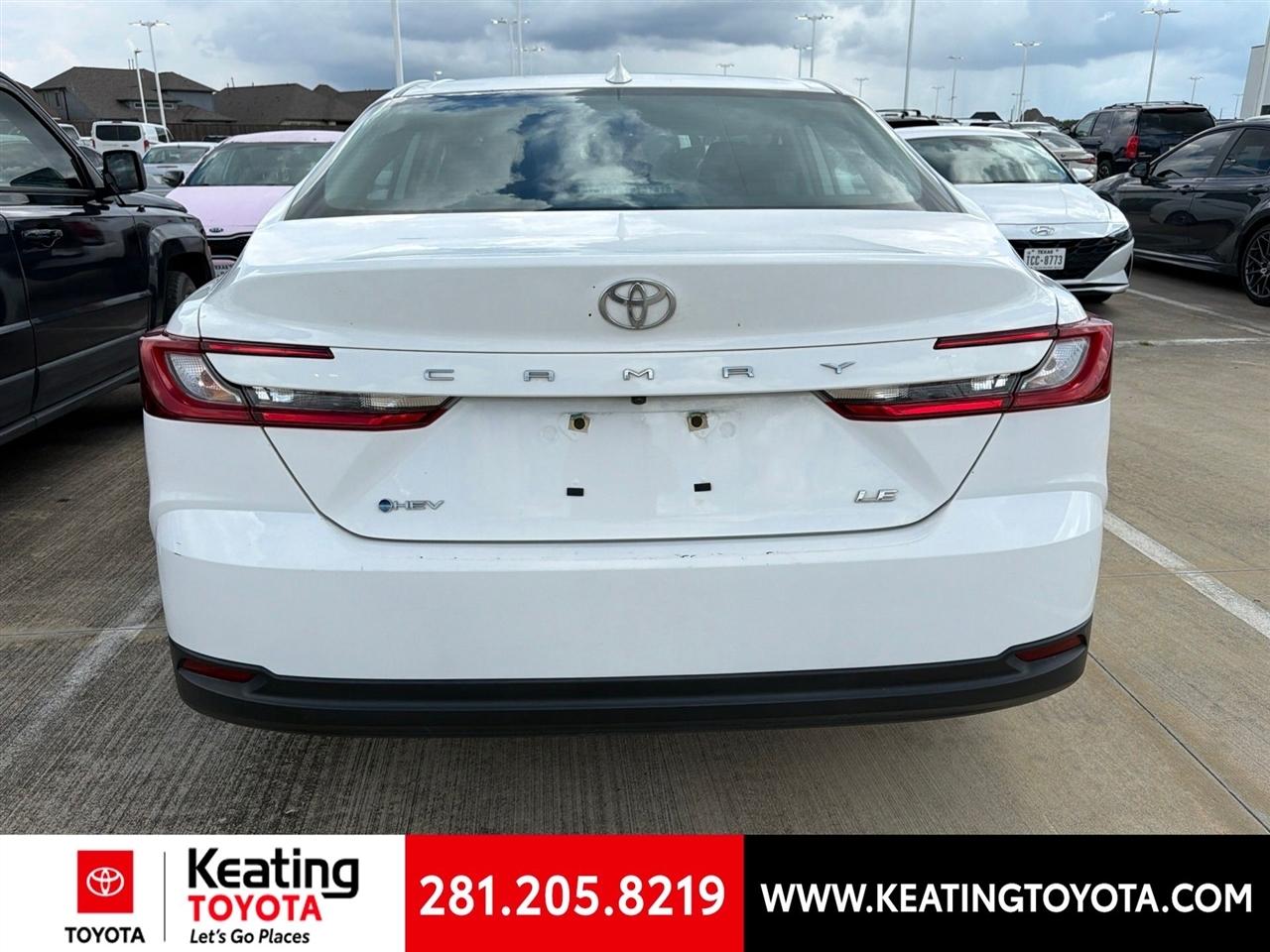 Toyota Camry Hybrid XLE 2025