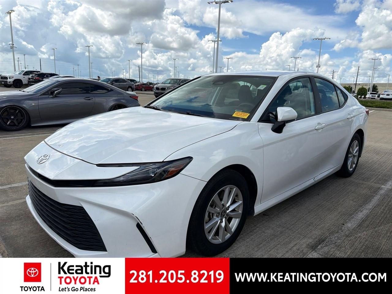 Toyota Camry Hybrid XLE 2025