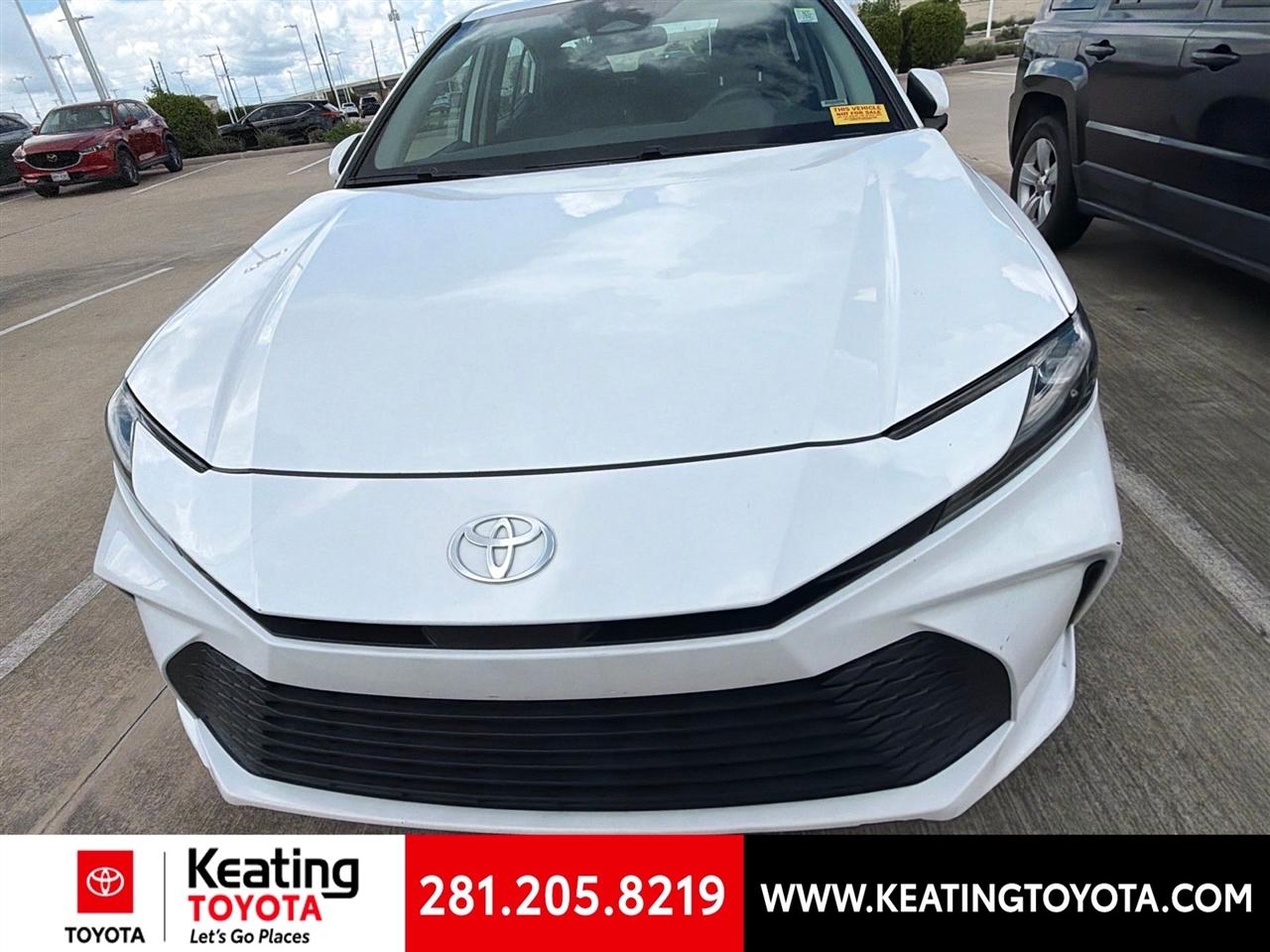Toyota Camry Hybrid XLE 2025