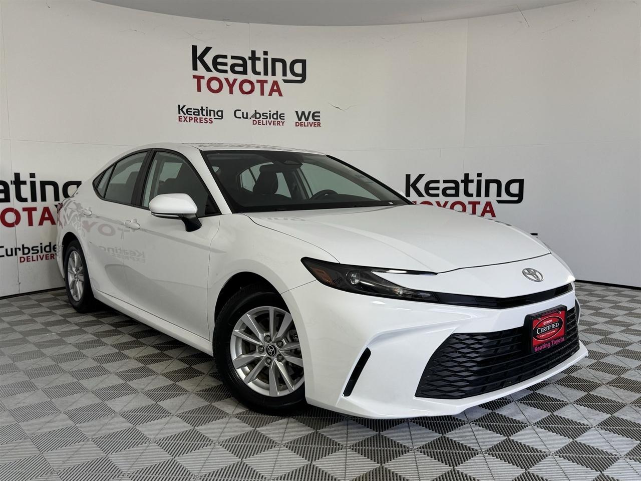 Toyota Camry Hybrid XLE 2025