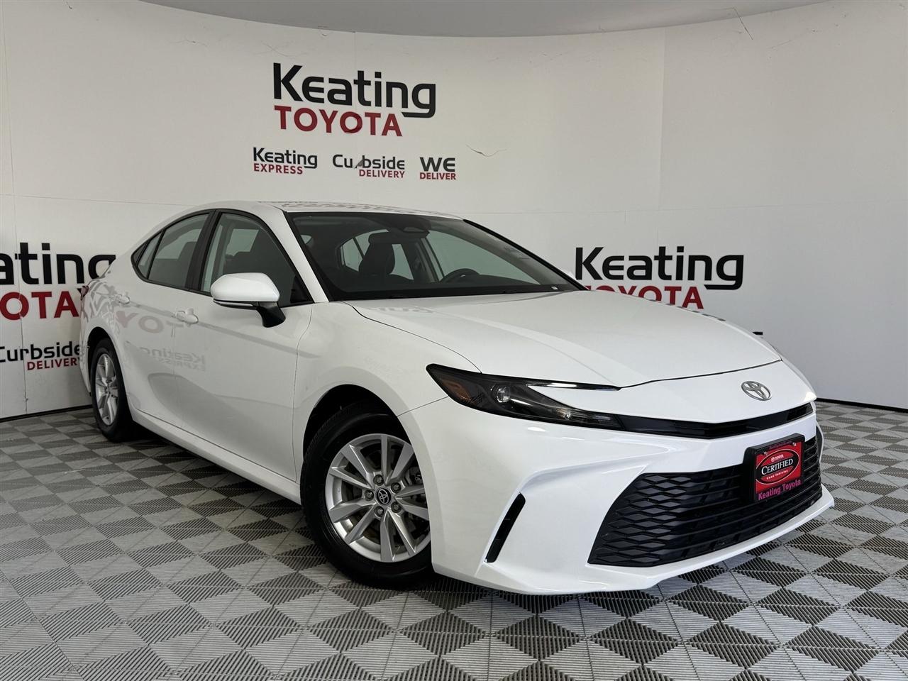 Toyota Camry Hybrid XLE 2025