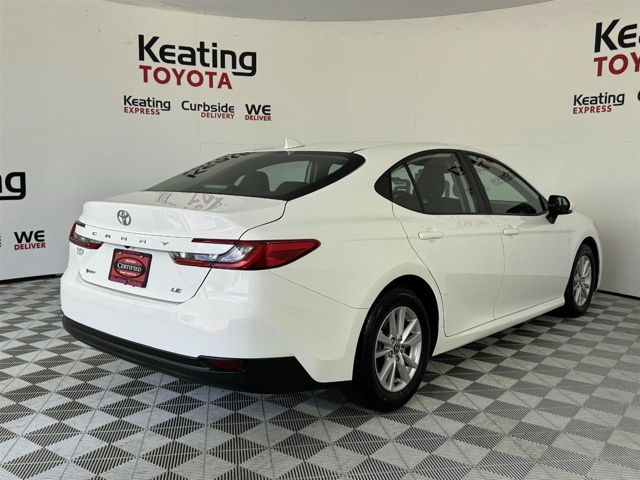Toyota Camry Hybrid XLE 2025