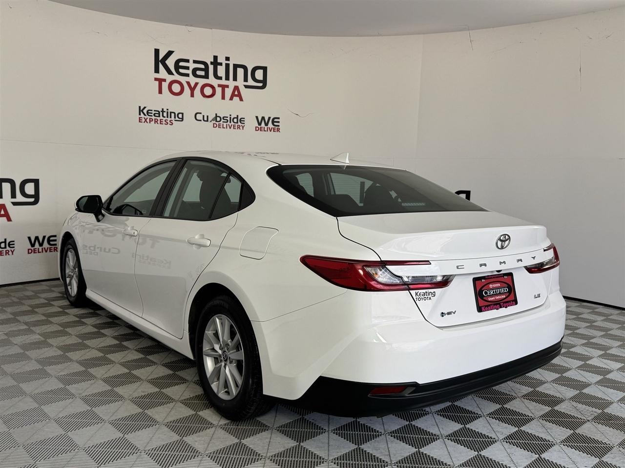Toyota Camry Hybrid XLE 2025