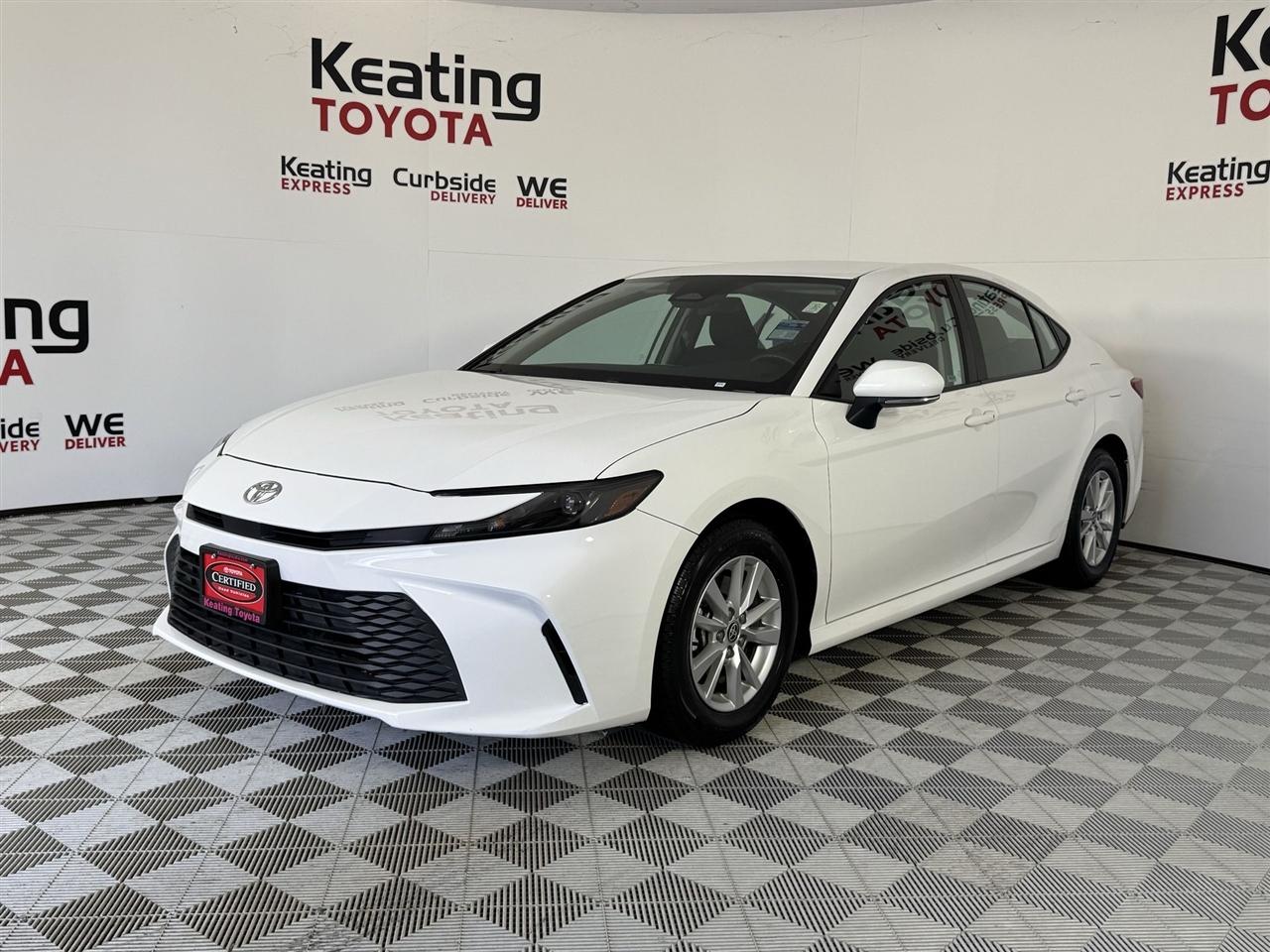 Toyota Camry Hybrid XLE 2025