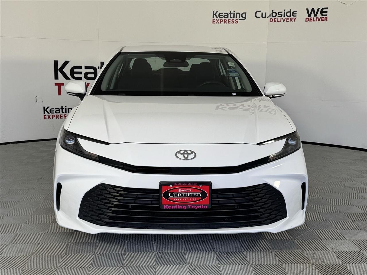 Toyota Camry Hybrid XLE 2025