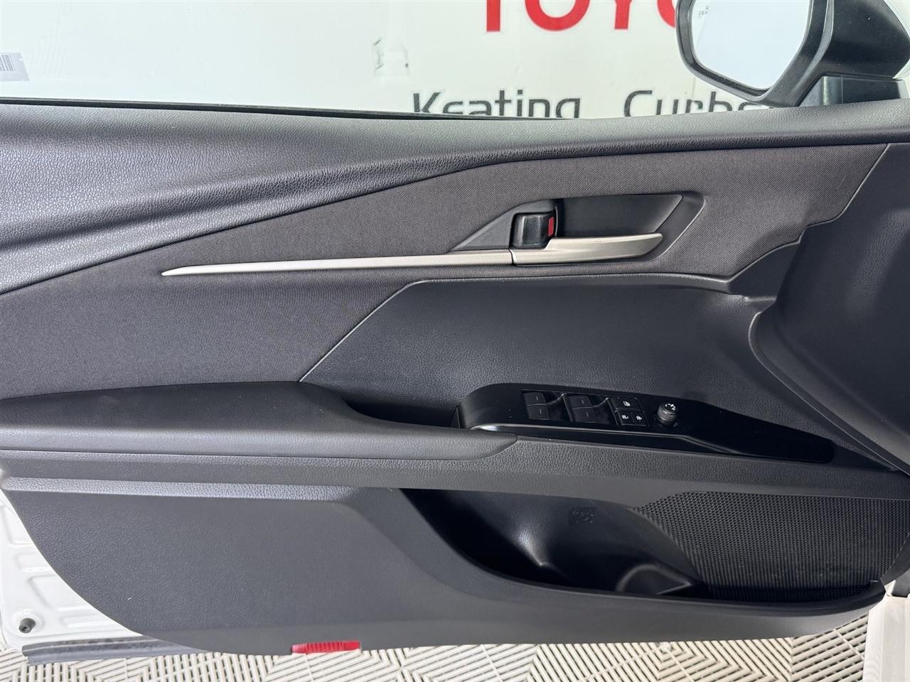 Toyota Camry Hybrid XLE 2025