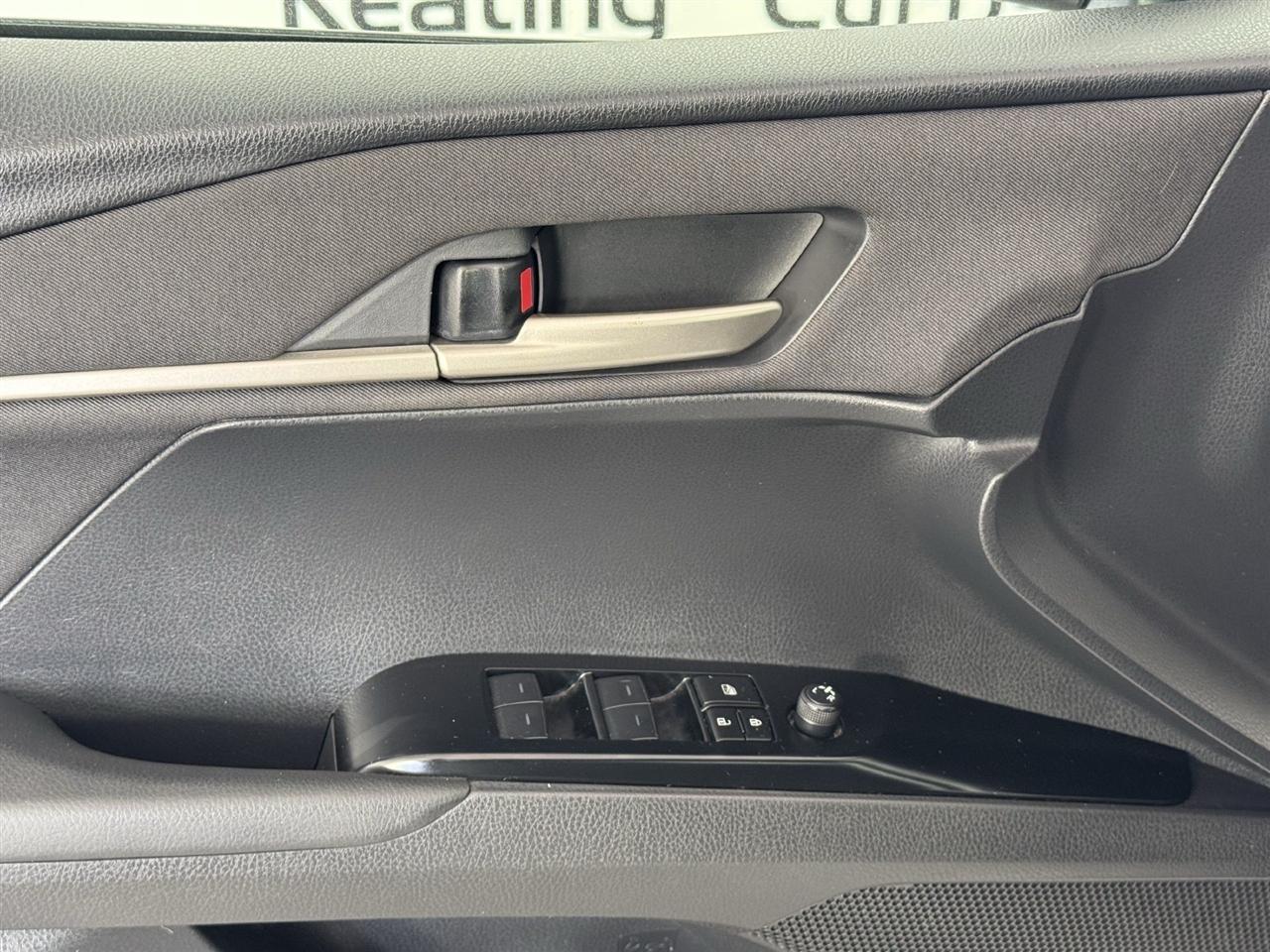 Toyota Camry Hybrid XLE 2025