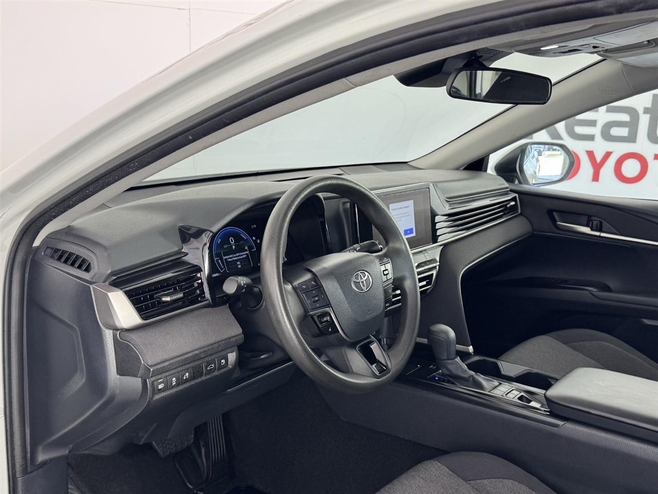 Toyota Camry Hybrid XLE 2025