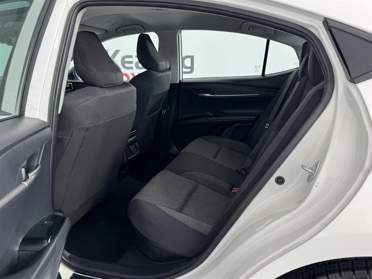 Toyota Camry Hybrid XLE 2025