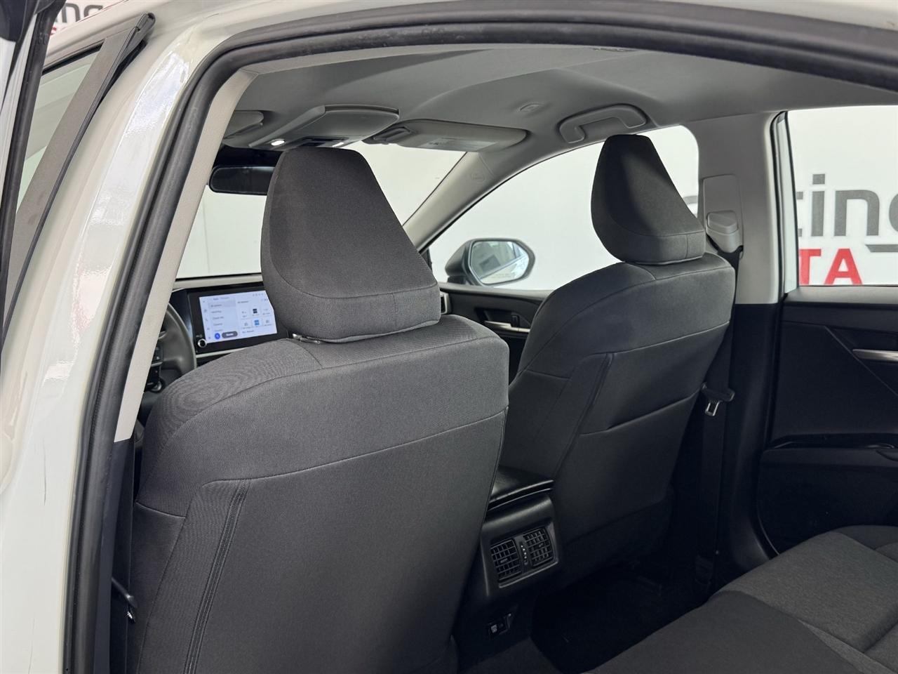 Toyota Camry Hybrid XLE 2025