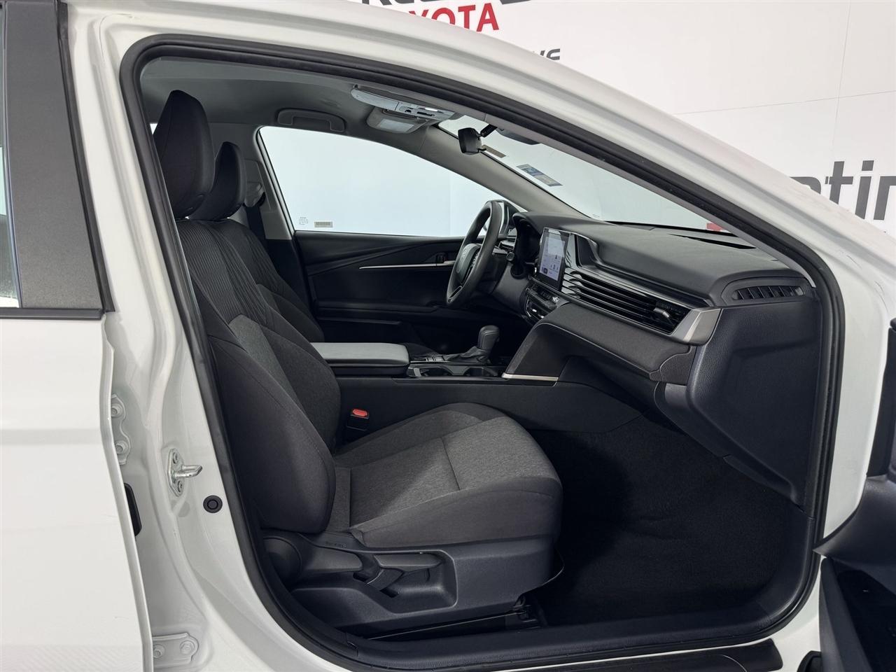 Toyota Camry Hybrid XLE 2025