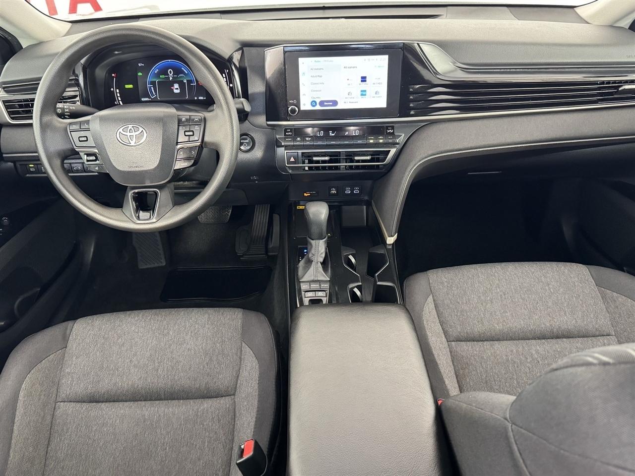 Toyota Camry Hybrid XLE 2025