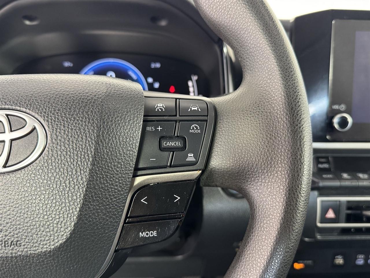 Toyota Camry Hybrid XLE 2025