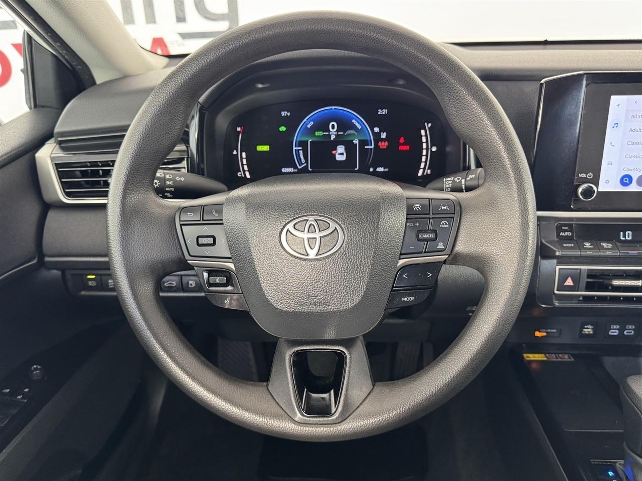 Toyota Camry Hybrid XLE 2025