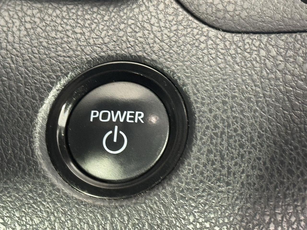 Toyota Camry Hybrid XLE 2025