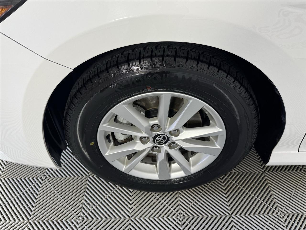 Toyota Camry Hybrid XLE 2025