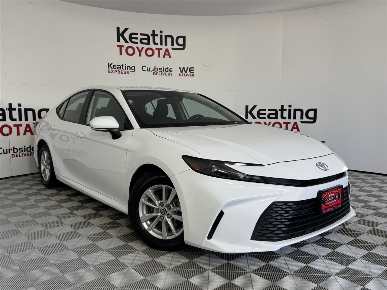 Toyota Camry Hybrid XLE 2025