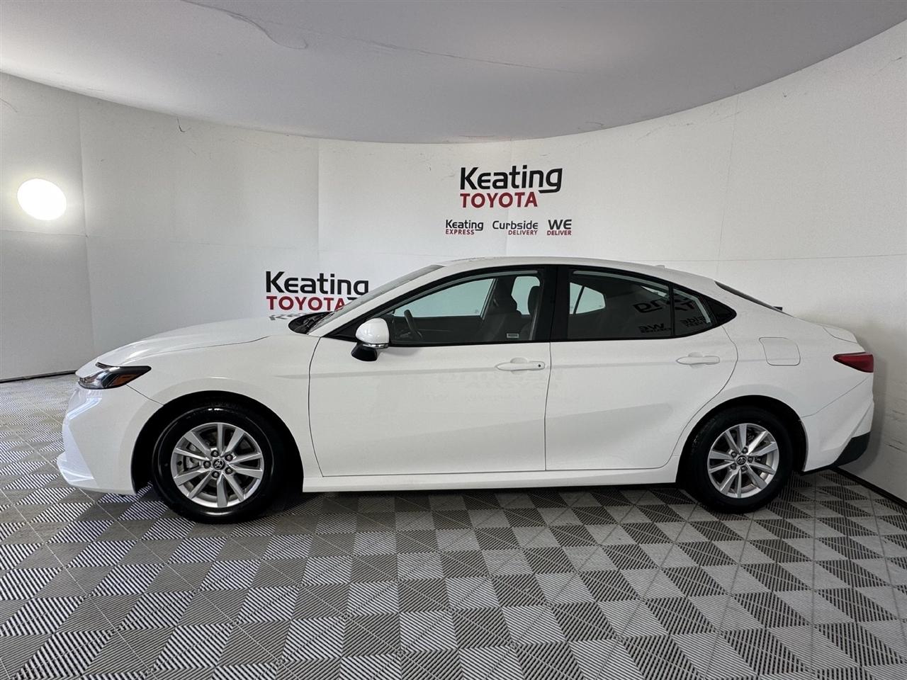 Toyota Camry Hybrid XLE 2025