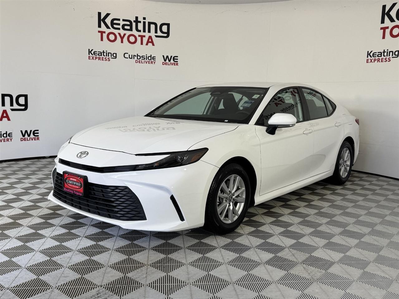 Toyota Camry Hybrid XLE 2025