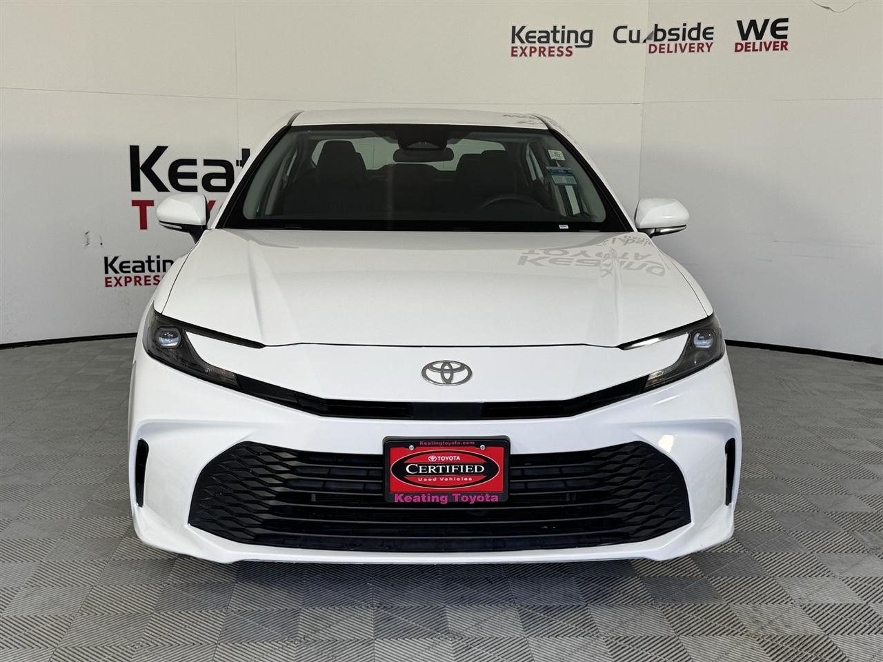Toyota Camry Hybrid XLE 2025