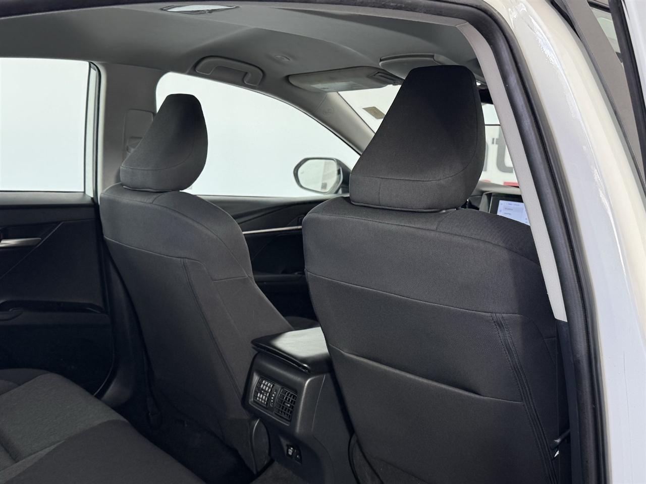 Toyota Camry Hybrid XLE 2025
