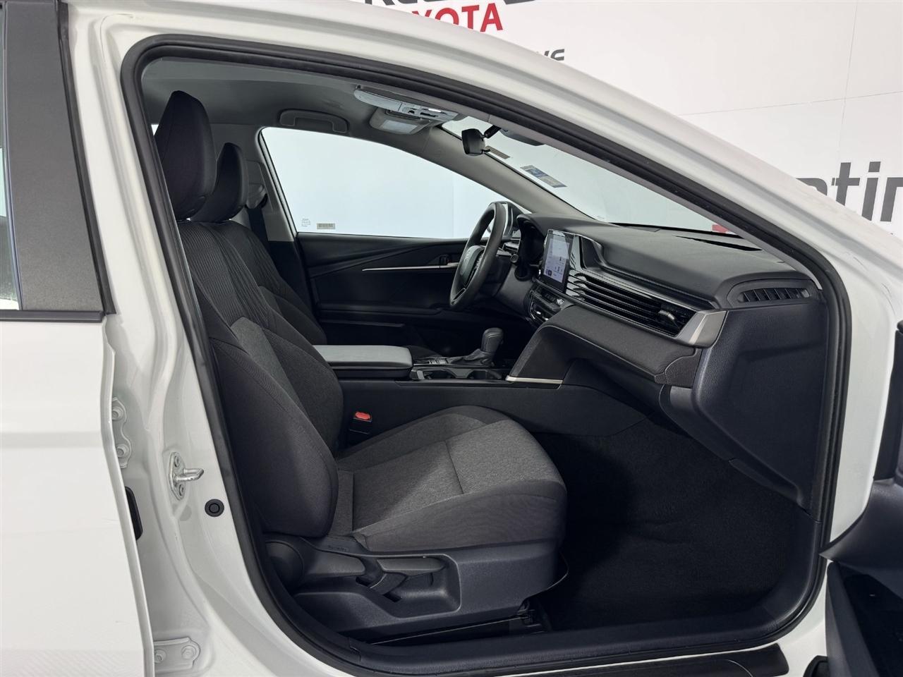 Toyota Camry Hybrid XLE 2025