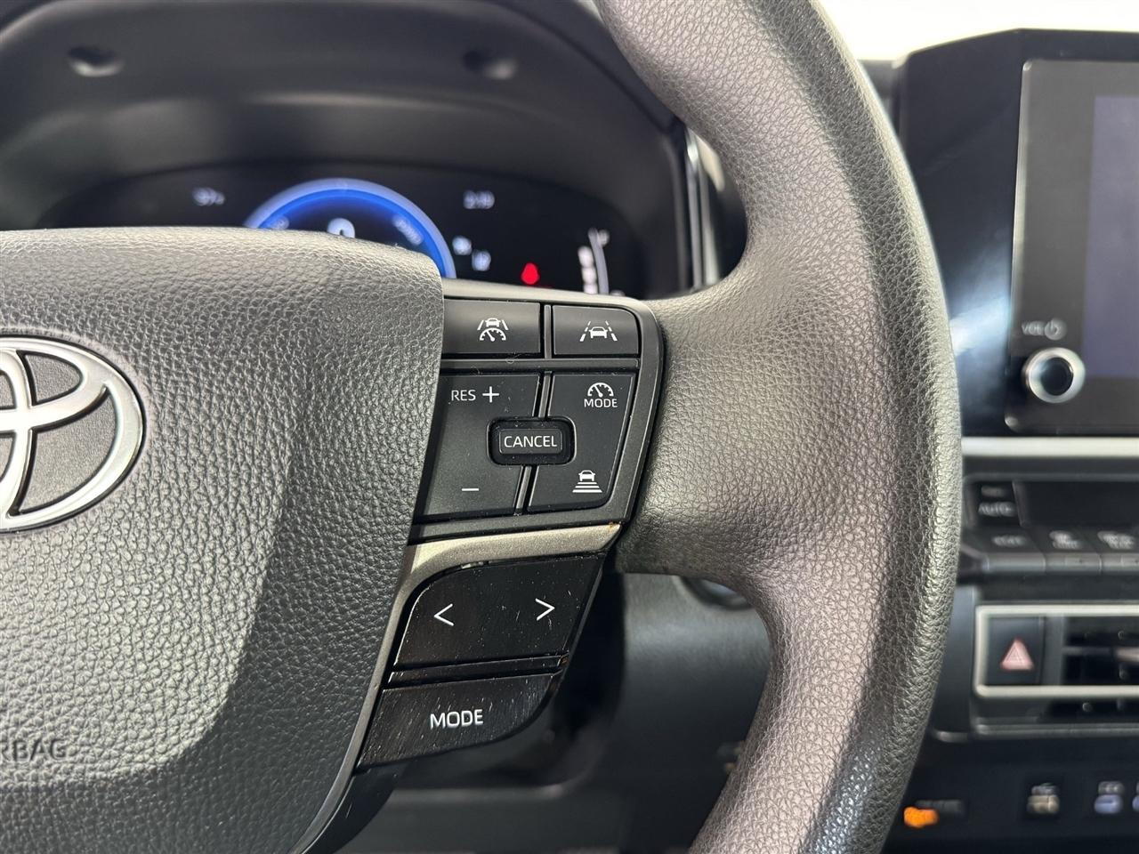 Toyota Camry Hybrid XLE 2025